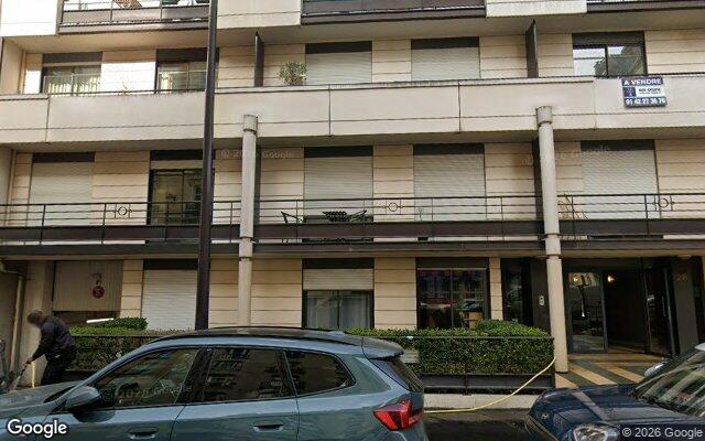 Façade : 28 rue Jean de la Fontaine, Paris