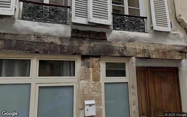 Façade : 28 rue Chapon, Paris