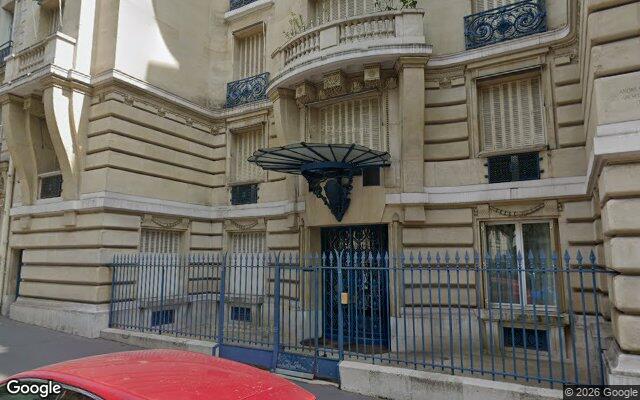 Façade : 30 avenue Marceau, Paris