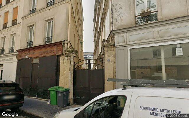 Façade : 20 rue de la Fontaine au Roi, Paris