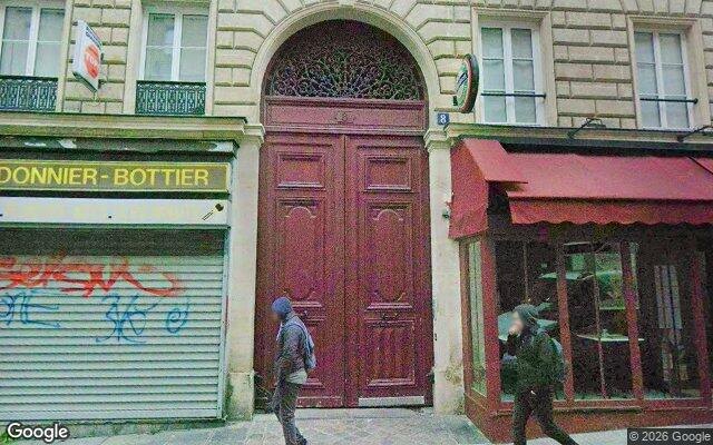 Façade : 8 rue Rougemont, Paris