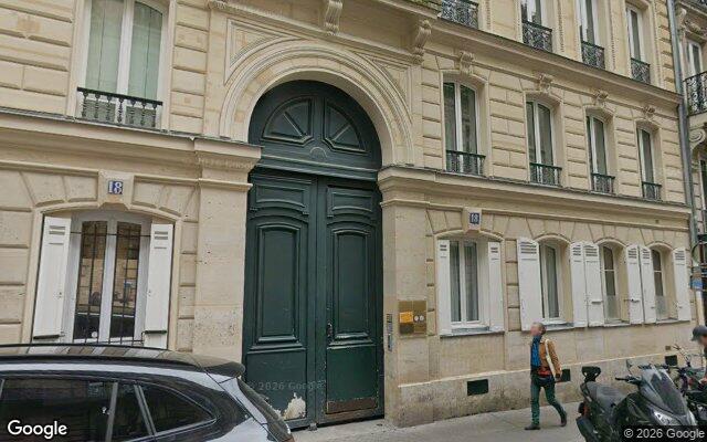Façade : 18 rue Jean-Baptiste Pigalle, Paris