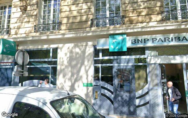 Façade : 1 rue de Chazelles, Paris