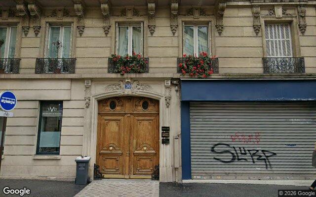 Façade : 30 rue de Saint-Pétersbourg, Paris