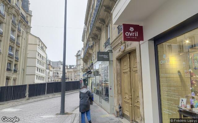 Façade : 25 rue Lepic, Paris
