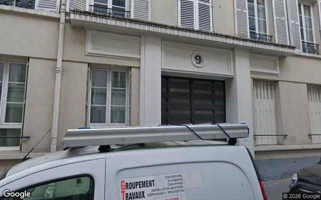 Façade : 9 rue Ganneron, Paris