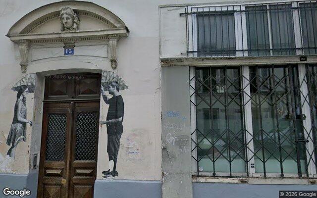 Façade : 13 rue Feutrier, Paris