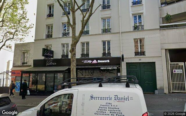 Façade : 28 avenue de Saint-Ouen, Paris